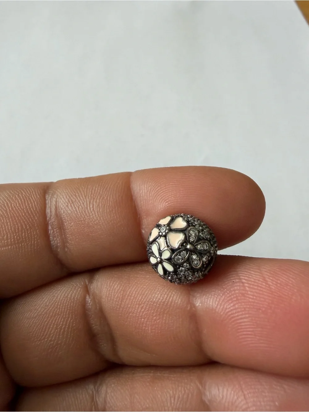 PANDORA- POETIC BLOOMS CLIP and bee